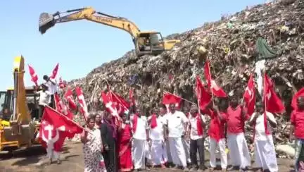 திருச்சி: குப்பை கிடங்கை வேறு இடத்திற்கு மாற்ற கோரி மார்க்சிஸ்ட் கம்யூனிஸ்ட் கட்சியினர் அரியமங்கலத்தில் மறியல் போராட்டம் #localissue