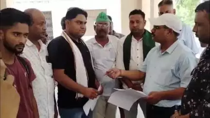 बिल्सी: किसानों की समस्याओं को लेकर भारतीय हलधर किसान यूनियन ने डीएम को संबोधित ज्ञापन बिल्सी के नायब तहसीलदार को सौंपा