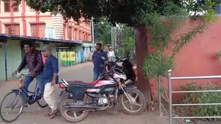 ଢେଙ୍କାନାଳ ସଦର: ଜିଲ୍ଲାପାଳଙ୍କ କାର୍ଯ୍ୟାଳୟ ନିକଟରୁ ବାଇକ ଚୋରି ଅଭିଯୋଗ