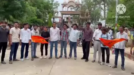 दौसा: एबीवीपी दौसा के कार्यकर्ताओं ने एबीवीपी इकाई अध्यक्ष के नेतृत्व में कॉलेज का गेट बंद किया, प्राचार्य को सौंपा ज्ञापन