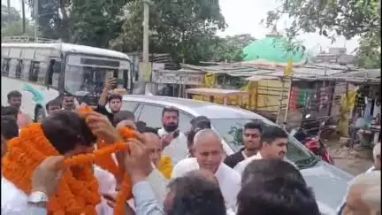 बरबीघा: बरबीघा में कांग्रेसी नेता त्रिशूलधारी सिंह व रौशन कुमार के नेतृत्व में राजद के राष्ट्रीय सचिव का स्वागत