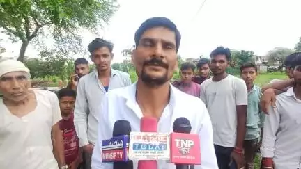 नगला भूपाल गांव की गलियां तालाब में हुई तब्दील ग्रामीणों ने एकत्रित होकर किया विरोध प्रदर्शन कार्यवाई की मांग