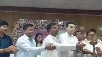 डुमरा: समाहरणालय में सामाजिक सुरक्षा पेंशनधारियों के खाते में भेजी गई बढ़ी हुई राशि, डीएम और विधायक कार्यक्रम में हुए शामिल