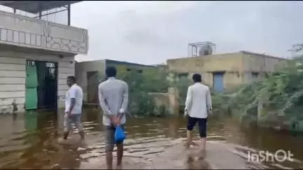 થરાદ: નાગલા ગામે અઢી ઇંચ વરસાદમાં પાણી ભરાતા ખેડૂતો ગામ લોકોની મુશ્કેલીઓ વધી,આપી પ્રતિક્રિયા. #Jansamasya