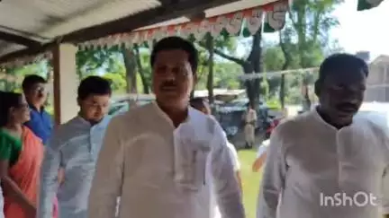 বিশ্বনাথ: ৰাহুল গান্ধীৰ অসম ভ্ৰমণ সম্পৰ্কে ৰাজীৱ ভৱনত এপিচিচিৰ প্ৰাক্তন সভাপতি ভূপেন বৰাৰ আলোচনা