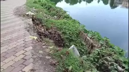 কৃষ্ণনগর ১: কৃষ্ণনগর রাজার দিঘির পাশের রাস্তায় ধস নামায় আতঙ্কিত এলাকাবাসী #jansamasya