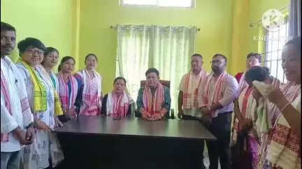 মাৰ্ঘেৰিটা: ডিগবৈ উন্নয়ন খণ্ডৰ কাৰ্যালয়ত ডিগবৈ সমষ্টিৰ ১৩ খন‌ পঞ্চায়তৰ‌ ১৩ গৰাকী আঞ্চলিক পঞ্চায়তৰ‌ সদস্যৰ শপত‌ গ্ৰহণ অনুষ্ঠান