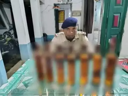 कटिहार जिला के रोशना थाना क्षेत्र अंतर्गत कुल-05.250 लीटर विदेशी शराब बरामद किया गया I