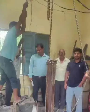 कालपी: कालपी नगर में नलकूप का मोटर फुंकने से दो मोहल्लों में पानी के लिए मचा हाहाकार, पेयजल आपूर्ति हुई प्रभावित