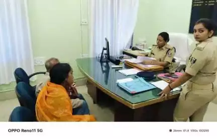 आज दिनांक-11.07.2025 को पुलिस उपाधीक्षक (मु०), कटिहार के द्वारा अपने कार्यालय कक्ष में जन सुनवाई करते हुए I