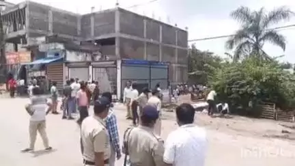 सीहोर नगर: सीहोर: बजाज शोरूम के सामने प्रशासन ने निजी जमीन से अतिक्रमण हटाया