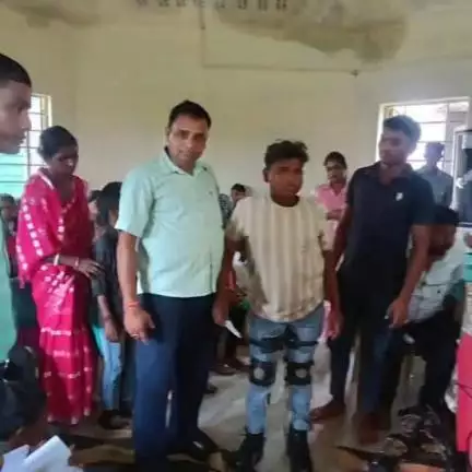 ईचागढ़: ईचागढ़ प्रखंड संसाधन केंद्र में दिव्यांग बच्चों के लिए जांच शिविर का आयोजन