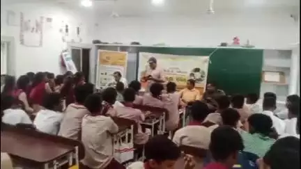 ରେଢାଖୋଲ: କୁଳସର ଉଚ୍ଚବିଦ୍ୟାଳୟ ଠାରେ ପ୍ରଧାନମନ୍ତ୍ରୀ ଏଲପିଜି ପଞ୍ଚାୟତ ଯୋଜନାରେ ସୁରକ୍ଷିତ ଏଲପିଜି ବ୍ୟବହାରକୁ ନେଇ ସଚେତନତା କାର୍ଯ୍ୟକ୍ରମ