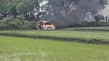 इमामगंज: विधीचक गांव के पास पुलिस वाहन से टक्कर में एक व्यक्ति की मौत, लोगों ने पुलिस वाहन में लगाई आग