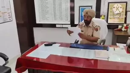 संगरिया: नगराना से पुलिस ने एक व्यक्ति को तेजधार तलवार के साथ किया गिरफ्तार