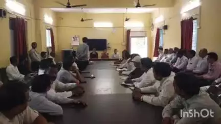 आष्टा: एसडीएम कार्यालय में आष्टा अनुभाग के स्कूल संचालकों की बैठक संपन्न, बच्चों की सुरक्षा हेतु निर्देश दिए गए