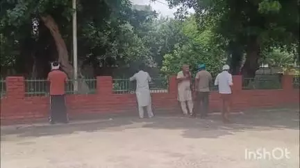 फतेहाबाद: फतेहाबाद-सिरसा मार्ग पर पेट्रोल पंप के पास कार की टक्कर से शराब ठेका कर्मचारी की हुई मौत