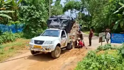 সাব্রুম: সাবরুম থেকে বৈষ্ণবপুর যাওয়ার রাস্তায যানবাহন চলাচলের অযোগ্য সমস্যার সমাধান চাইছে জনগণ #jansamasya
