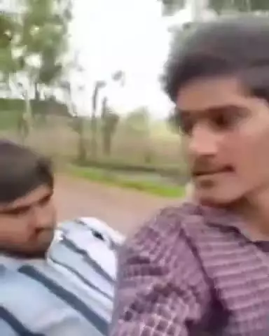 देवपुर-कटहरा मार्ग पर चलती बाइक से गिरा युवक, वीडियो वायरल