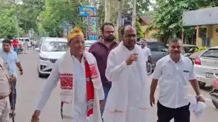 উত্তৰ লক্ষীমপুৰ: চহৰৰ ৰাজীৱ ভৱনত জিলা কংগ্ৰেছৰ নৱ নিযুক্ত সভাপতিৰ দায়িত্বভাৰ গ্ৰহণ সভা,উপস্থিত প্ৰদেশ কংগ্ৰেছৰ সাধাৰণ সম্পাদক