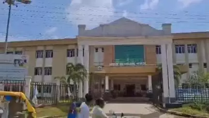 সাব্রুম: সাব্রুমের ওমকার মেডিকেল হলের বিরুদ্ধে অভিযোগ ওষুধ না দিয়েই রোগীর পরিজনকে ফিরিয়ে দেওয়ার ঘটনায় ক্ষোভ, থানার দারস্থ