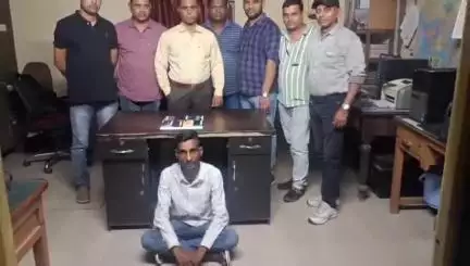 વડોદરા ઉત્તર: ટ્રેનોમાં મુસાફરી કરતાં મુસાફરોને નિશાન બનાવી  મોબાઈલ ફોન ચોરી કરતાં મોબાઈલ ચોર ને ઝડપી રેલ્વે પો.સ્ટે લવાયો