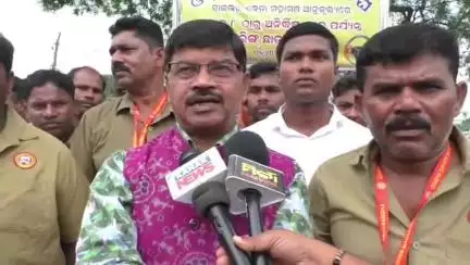 ପାଟଣାଗଡ: ଓଡ଼ିଶା ଡ୍ରାଇଭର ମହାସଂଘର ଆନ୍ଦୋଳନକୁ ନେଇ ବର୍ଥଲା ଛକରେ ପ୍ରତିକ୍ରିୟା ରଖିଲେ ରାଜ୍ୟସଭା ସାଂସଦ