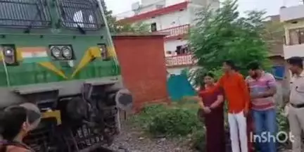 खुसरूपुर: क्षेत्र के लोगों के लिए खुशखबरी, अब खुसरुपुर स्टेशन पर रुकेगी भागलपुर दानापुर इंटरसिटी एक्सप्रेस