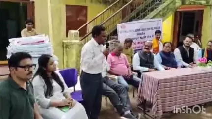 जगदलपुर: गुरु गोविंद सिंह वार्ड में मलेरिया, डेंगू, जापानी बुखार व अन्य बीमारियों से लोगों को बचाने के लिए बांटी गई मच्छरदानी