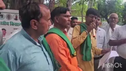 नजीबाबाद: भारतीय किसान यूनियन भानू ने तहसील पहुंचकर किसानों की मांगों को लेकर उपजिलाधिकारी को सौंपा ज्ञापन
