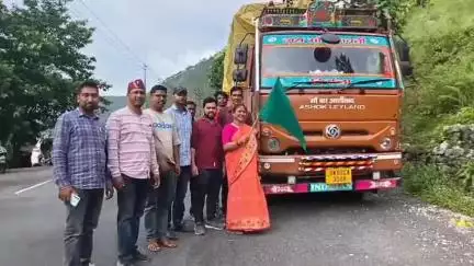 कपकोट: कपकोट नगर पंचायत की आय कूड़ा बेचकर बनी, अध्यक्ष ने हरी झंडी दिखाकर कूड़ा वाहन को रवाना किया, सालाना 7 लाख का है लक्ष्य