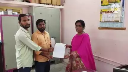 మంచిర్యాల: విద్యాసంస్థల్లో నడిపిస్తున్న టాటా ఏసీ వాహనలను, ఫిట్నెస్ లేని బస్సులను సీజ్ చేయాలన్న PDSU నాయకులు