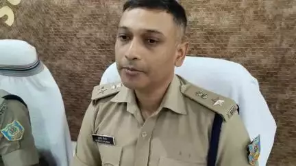 पुलिस अधीक्षक लातेहार को मिली सुचना के आधार पर SDPO लातेहार के नेतृत्व मे टीम गठित कर 06 अपराधी को घटना मे प्रयोग देशी पिस्टल 02, जिन्दा गोली 06 पीस, 01 पल्सर मोटरसाइकिल, 01 स्कूटी एवं 15000 रुपया के साथ गिरफ्तार l