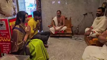 వాడపల్లి వెంకటేశ్వర స్వామి వారిని దర్శించుకున్న ప్రముఖ జబర్దస్త్ నటి వర్ష