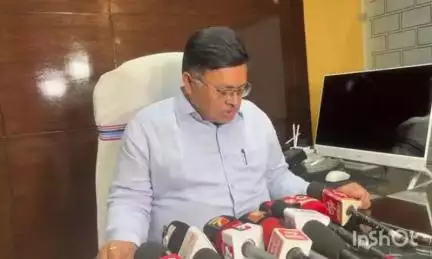 କଟକ ପୌରାଞ୍ଚଳ: କୃଷକ ବଜାର ସ୍ଥିତ ଅବକାରୀ ଆୟୁକ୍ତଙ୍କ କାର୍ଯ୍ୟାଳୟରେ ସମୀକ୍ଷା ବୈଠକ ନେଇ ଅବକାରୀ ମନ୍ତ୍ରୀ ପୃଥ୍ୱୀରାଜ ହରିଚନ୍ଦନଙ୍କ ପ୍ରତିକ୍ରିୟା