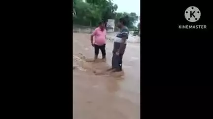 नावां: क्षेत्र में जोजरी नदी उफान पर, नालोट एवं नंगवाड़ा में बने बाढ़ के हालात, कई घरों में घुसा पानी और किसानों की फसलें तबाह