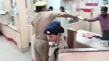 मोठ: गुरसराय थाना पुलिस ने बैंकों में की सघन चेकिंग, साइबर ठगी के बारे में लोगों को किया जागरूक