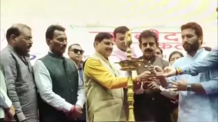 मल्हारगंज: पूर्व मंत्री स्व. लक्ष्मण सिंह की जयंती पर मुख्यमंत्री हुए शामिल, छात्रों को कॉपियां वितरित कीं