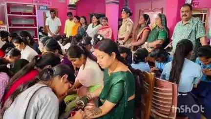 बखरी: विश्व बंधु पुस्तकालय में मेहंदी प्रतियोगिता का आयोजन, 40 जोड़ी प्रतिभागी शामिल