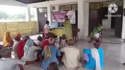 अलौली: अलौली प्रखंड कार्यालय में पेंशनधारियों को प्रोजेक्टर के माध्यम से बढ़ी हुई राशि का अंतरण दिखाया गया
