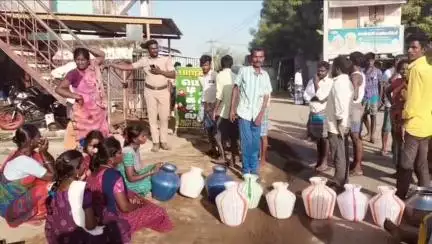 உளுந்தூர்பேட்டை: குன்னத்தூரில் குடிநீர் முறையாக வழங்கப்படாத கண்டித்து காலிகுடங்களுடன் சாலை மறியலில் ஈடுபட்ட பொதுமக்கள்