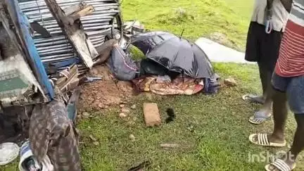 जशपुर: NH 43 पर ट्रक के नीचे दबे ड्राइवर को पुलिस ने ग्रामीणों की मदद से तीन घंटे के बचाव कार्य के बाद निकाला