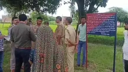 राठ: गैंगस्टर एक्ट के तहत राठ कस्बे के पठनऊ इलाके के निवासी युवक की ₹52.5 लाख की संपत्ति हुई कुर्क