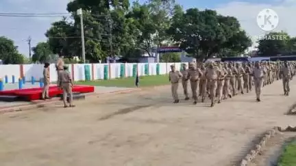 बस्ती: बस्ती जिले के पुलिस अधीक्षक ने आज पुलिस लाइन में साप्ताहिक परेड का निरीक्षण किया, दिए आवश्यक निर्देश