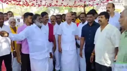 மயிலாடுதுறை: திமுகவுடன் கூட்டணி யார் பூம்புகாரில் பாமக நிறுவனர் ராமதாஸ் பரபரப்பு பேட்டி அன்புமணி வருகை குறித்த கேள்விக்கு அவர் வீட்டிற்கு வந்துள்ளார் என பதில்