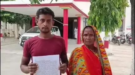 महाराजगंज: जमीन विवाद में महिला ने न्याय की गुहार लगाई, कलेक्ट्रेट परिसर में डीएम को सौंपा ज्ञापन, आमरण अनशन की दी चेतावनी