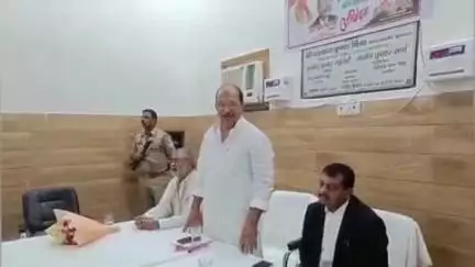 बुलंदशहर: पूर्व मंत्री और राष्ट्रीय परिवर्तन दल के अध्यक्ष डीपी यादव बुलंदशहर के जिला बार सभागार में आयोजित कार्यक्रम में हुए शरीक