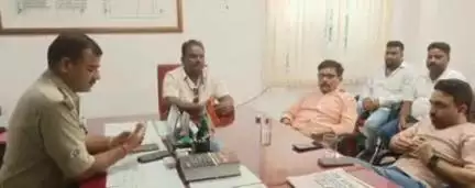 गोलमुरी-सह-जुगसलाई: गोलीकांड में घायल चक्रधरपुर विधायक के प्रतिनिधि गंभीर, विधायक सुखराम उराव सहित अन्य बिष्टुपुर थाना पहुंचे