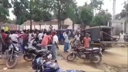 মাটিয়া: কৃষ্ণাইৰ বিদ্যাপাৰাত  নামাজ পঢ়িবলৈ মছজিদলৈ যোৱা লোকক বাধা প্ৰদান আৰক্ষীৰ