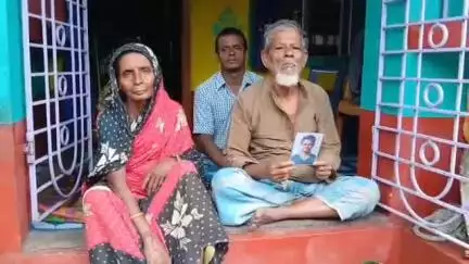 হাসনাবাদ: হাসনাবাদের খোসালের মোড়ে খুনের অভিযোগকারী পরিবারের সদস্যদের মামলা প্রত্যাহার করে নেওয়ার হুমকি